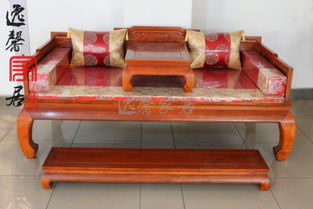 东阳木雕之韵 花梨木罗汉床三件套，浮雕山水间的艺术栖居